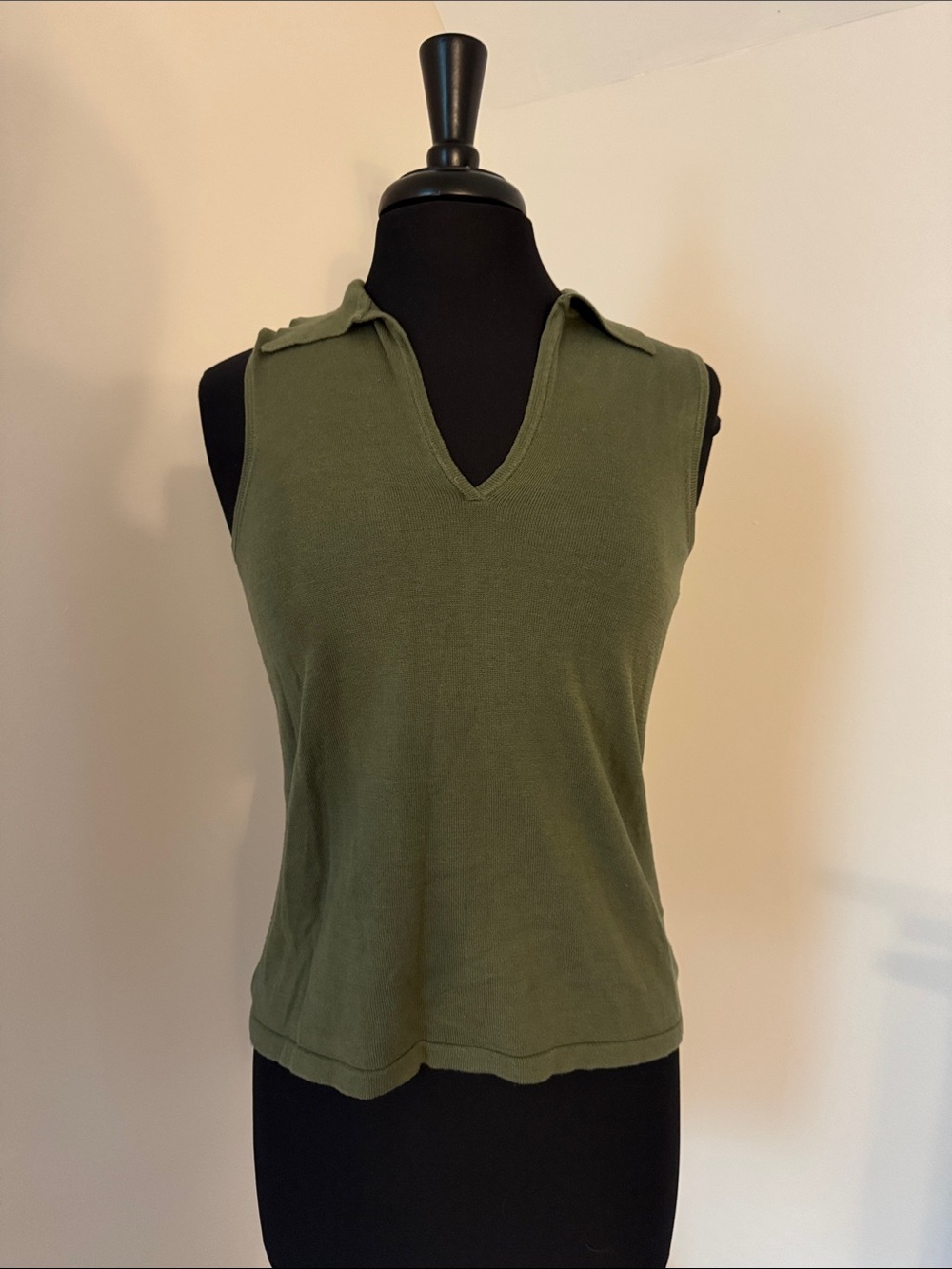 Maren Silk/Cotton V-Neck Sleeveless Collared Tank Top in Olive Green EUC Size M